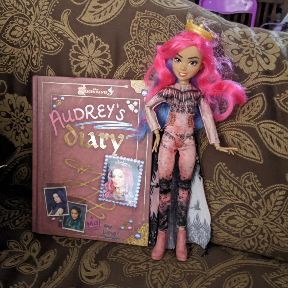 Disney Descendants Audrey doll and Diary